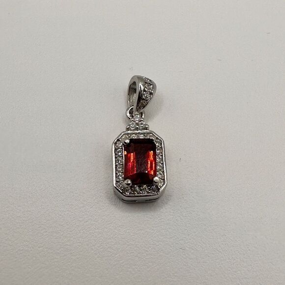 SALE! Genuine .64ct emerald cut garnet in sterling silver pendant! - Picture 6 of 8